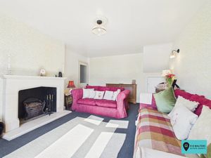 Living Room- click for photo gallery